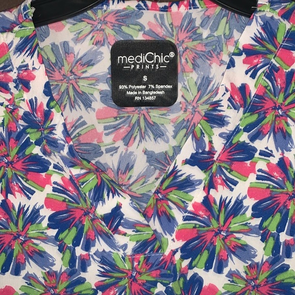 Medí chic- woman’s top scrub - Picture 2 of 3